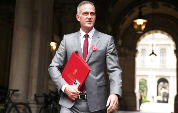 Британский министр предложил привязать зарплату депутатов к росту ВВП